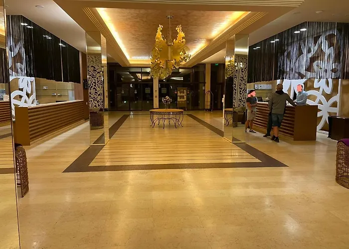 Royal & Апартаменти *